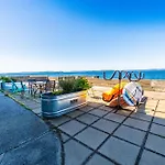 Seaside Serenity 1-Br Apt With Peek-A-Boo Sound Views