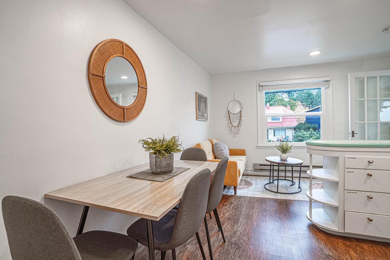 Seaside Serenity 1-br Apt With Peek-a-boo Sound Views Apartment Seattle