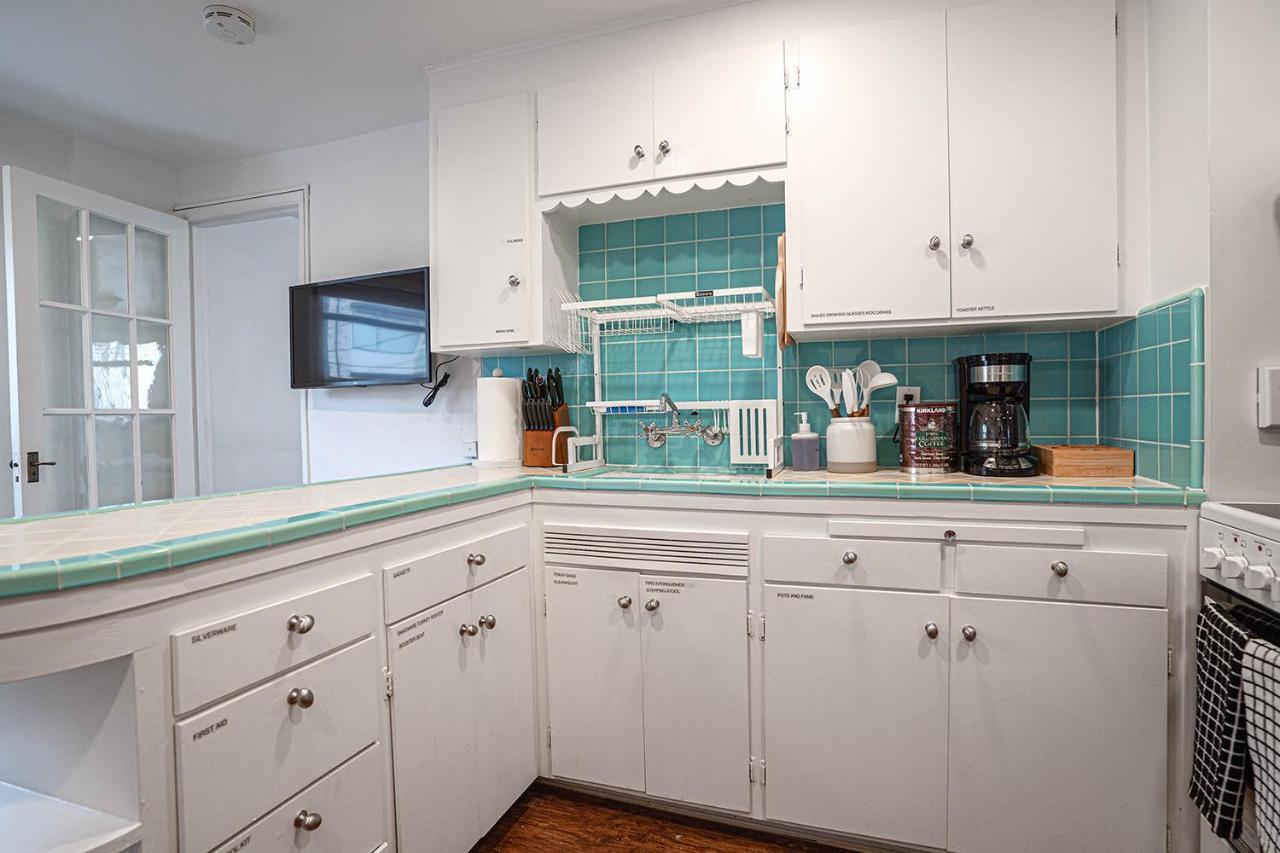 Seaside Serenity 1-br Apt With Peek-a-boo Sound Views Apartment Seattle
