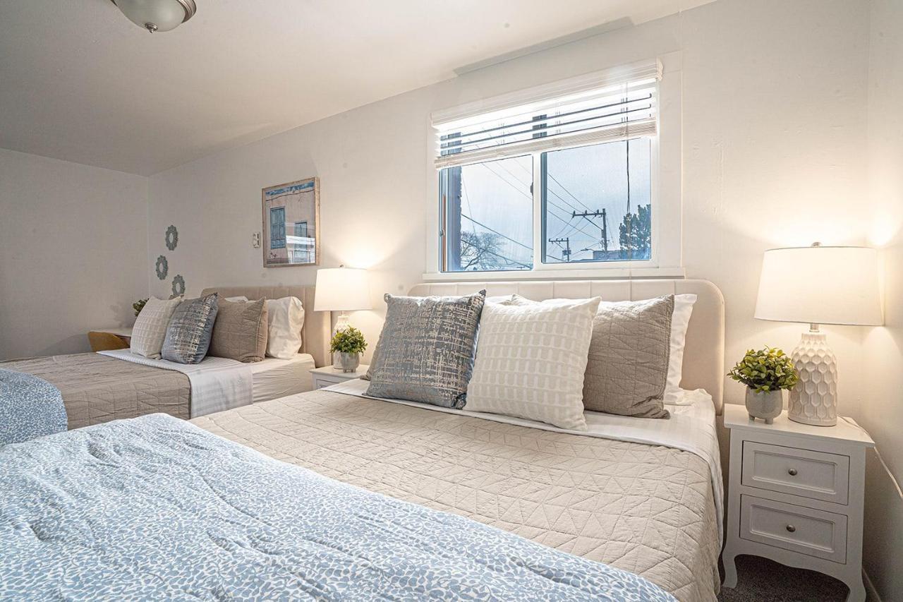Seaside Serenity 1-br Apt With Peek-a-boo Sound Views