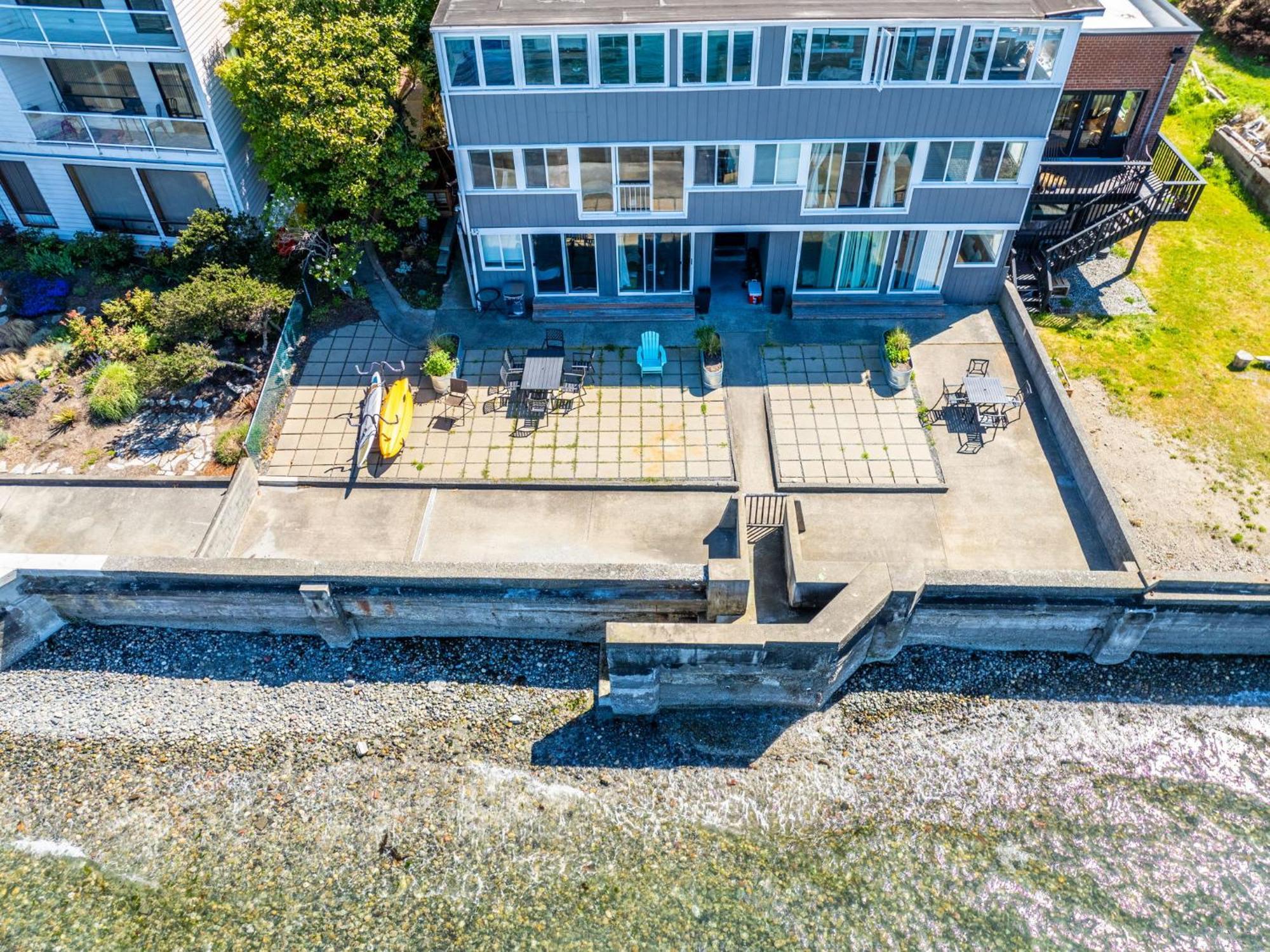 Seaside Serenity 1-br Apt With Peek-a-boo Sound Views *