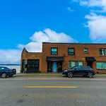 Seaside Serenity 1-Br Apt With Peek-A-Boo Sound Views