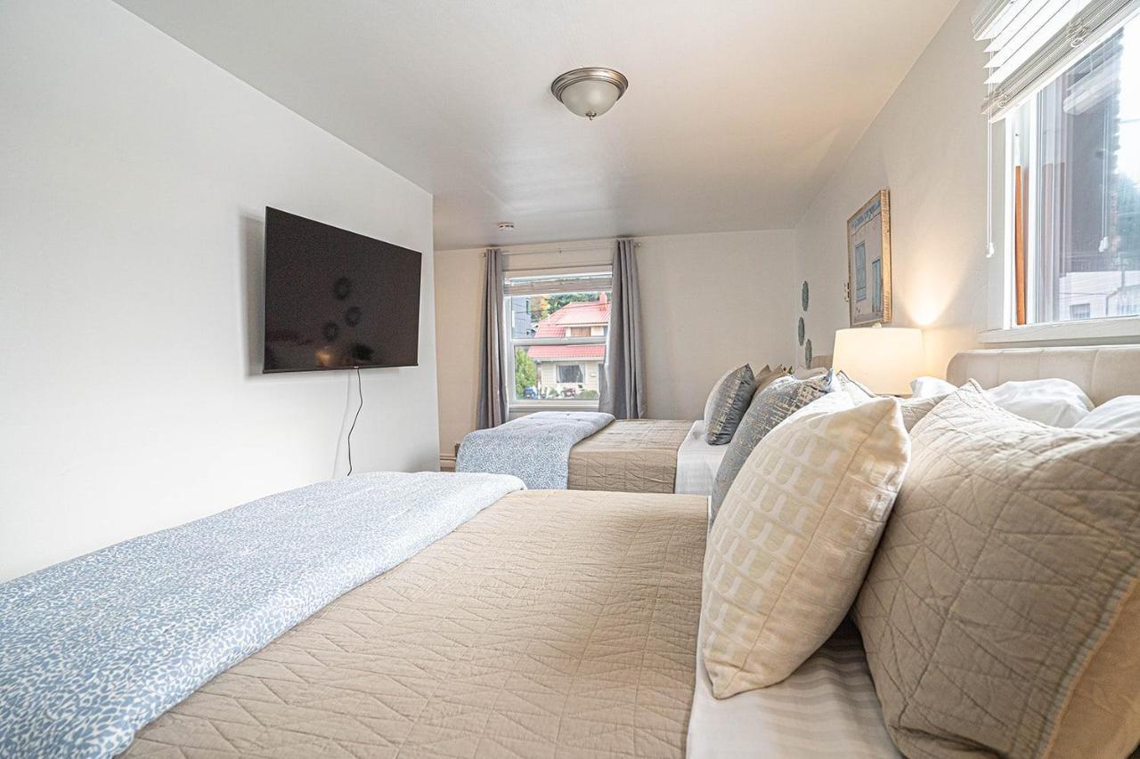 Seaside Serenity 1-br Apt With Peek-a-boo Sound Views *