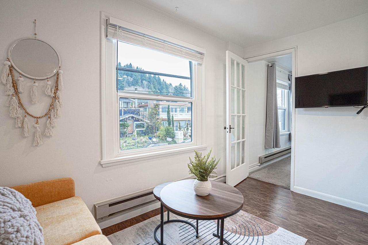 Seaside Serenity 1-br Apt With Peek-a-boo Sound Views Apartment