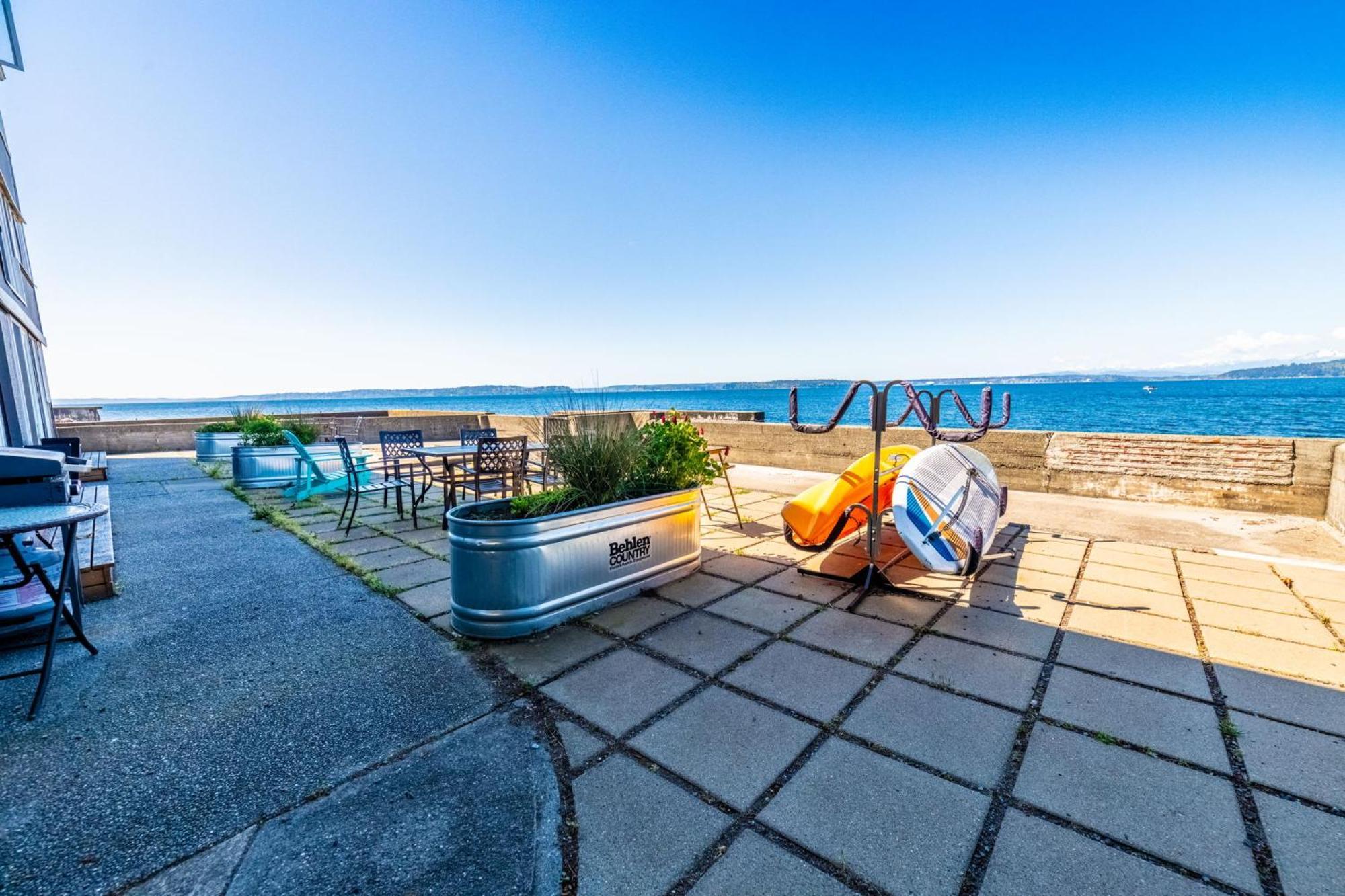 Apartment Seaside Serenity 1-br Apt With Peek-a-boo Sound Views Seattle